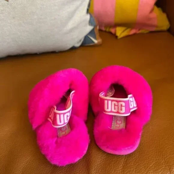 Never Worn UGG Baby Girls' Fluff Yeah Slide Slipper - Picture 3 of 3